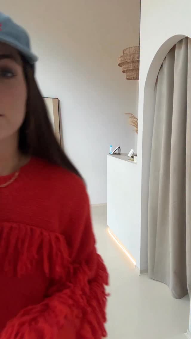 Siempre se le da mucha importancia al post-tattoo (o deberías, échate cremita que ya te va tocando🌝) , pero veces nos olvidamos que la piel está viiiiiiiva, le pasan cosas, se altera, se seca… y necesita ciertos mimos y cuidados para que luzca perrrrrrrfecta incluso antes de tu sesión de tatuaje 🌟

Hay alguno de estos que pasabas por alto? 🙇🏻‍♀️