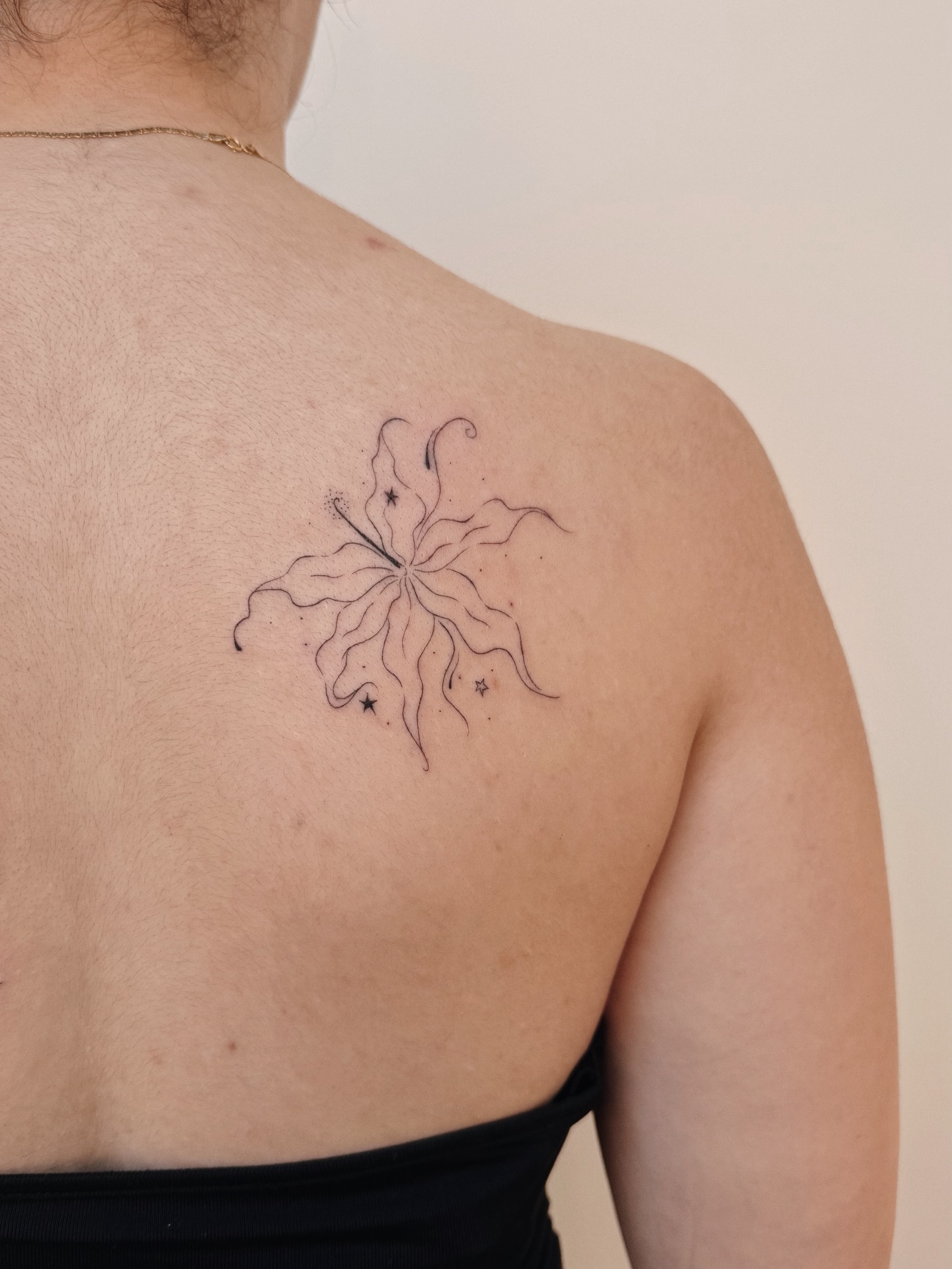 Paremos todos un segundo a apreciar los nuevos tats de Dulce porque se lo merecen no? Yo creo 🫂

Y estamos todos de acuerdo que su nombre pega totalmente con sus tats, todo alineado que gustito 🎀🧚🏻‍♀️🦋🩰🪄

PD que levante la mano a quien le hipnotice el último vídeo porque a mí sí