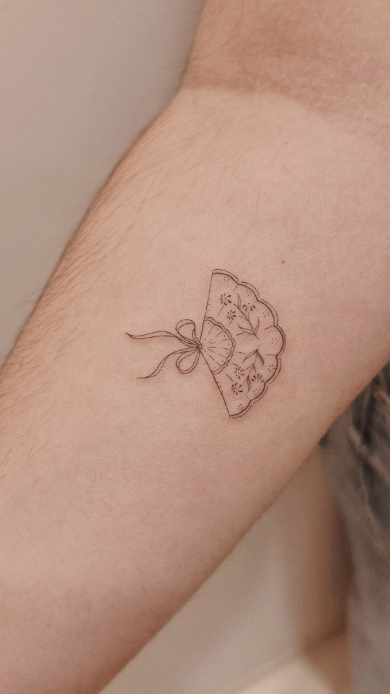 tattoo fineline abanico